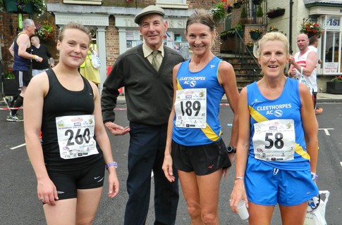 Beverley & Jill with 2nd lady Laura Kaye (Durham Uni) and local running legend, John Clark.
